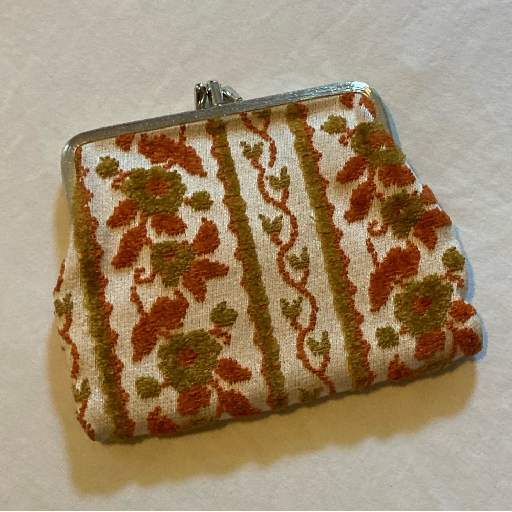 Vintage Floral Tapestry Kisslock Clutch